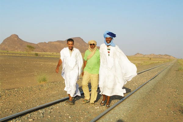 Guides Mauritanides sur les rails du train du désert