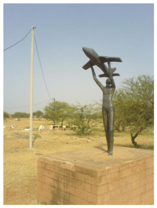 Statue en mémoire à Philippe Dominiak à Gorom-Gorom