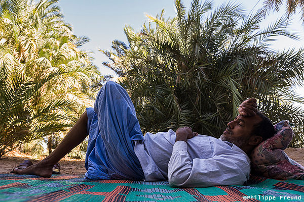 L'heure de la sieste à l'ombre des palmiers - Mauritanie