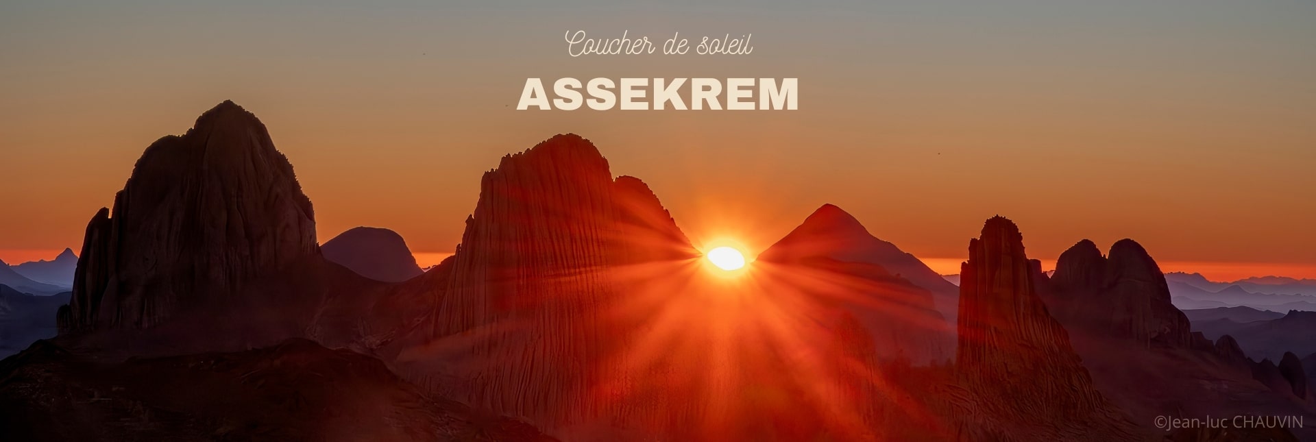 Coucher de soleil sur les montagnes de l'Assekrem en Algérie | Tamanrasset